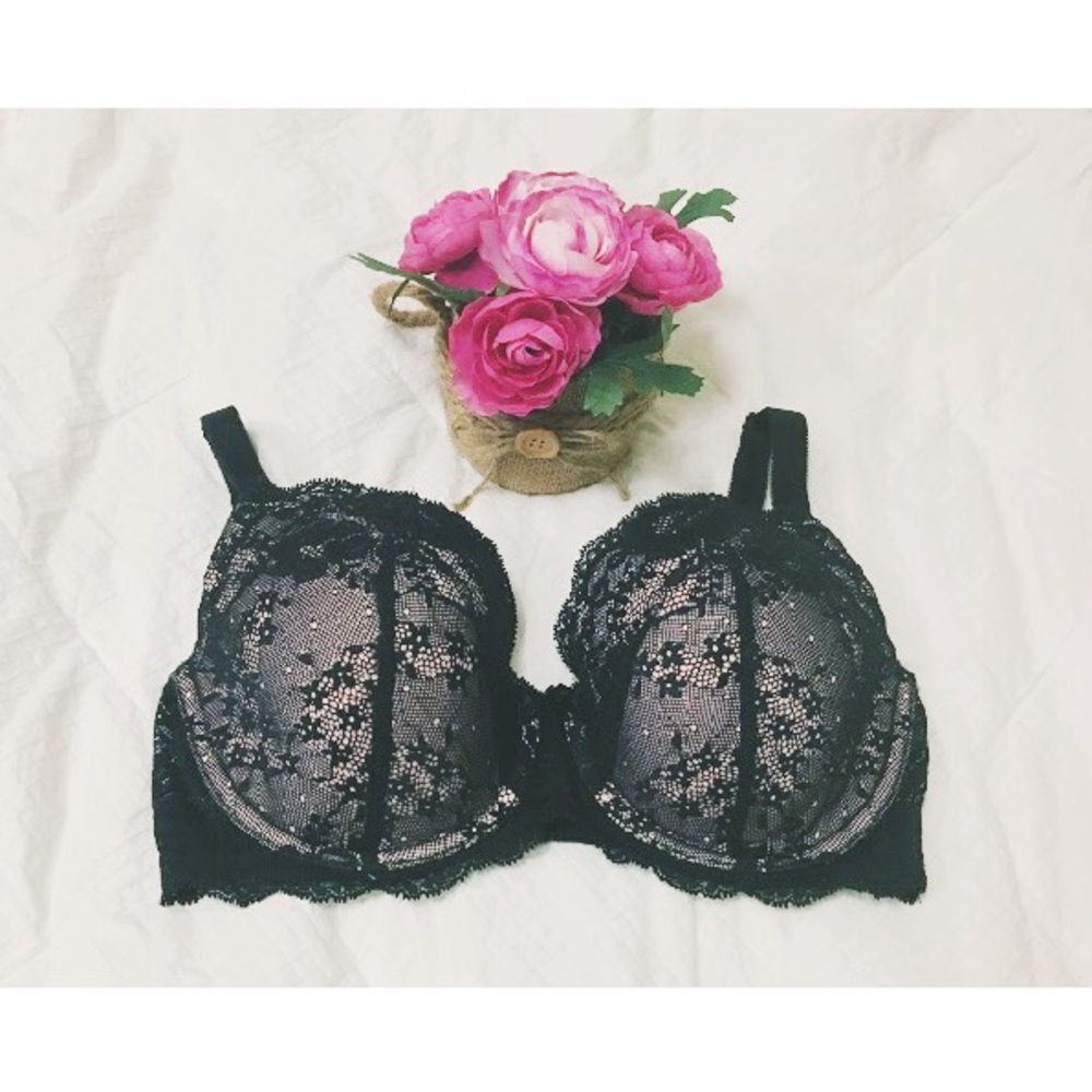 VS black lace bra